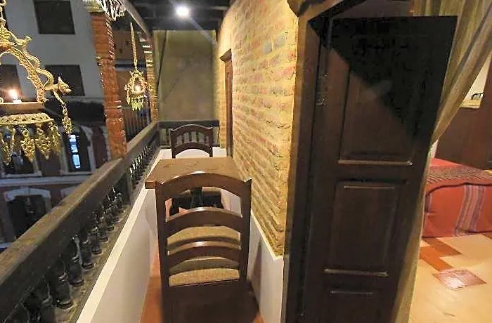 Temple House 3*